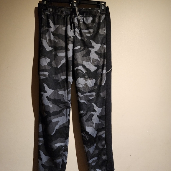 NWOT Boys  Camouflage Sweat pants - Picture 7 of 7